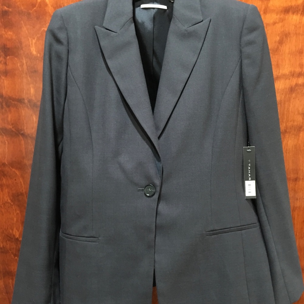 TAHARI PANT SUIT